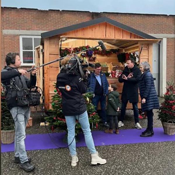 Houten kraamverhuur Type mobiele kraam Omroep Gelderland actie kerstboom